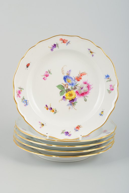 Meissen, a set of five porcelain plates.Hand-painted with various floral motifs.