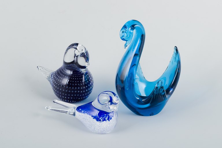 Stievens Glashytta, Sweden.Three art glass bird figures.