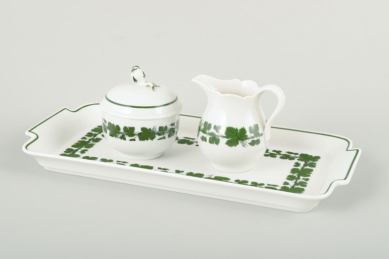 Meissen, tray with cream jug and sugar bowl, Vine-Leaf Pattern, “Voller grüner Weinkranz”