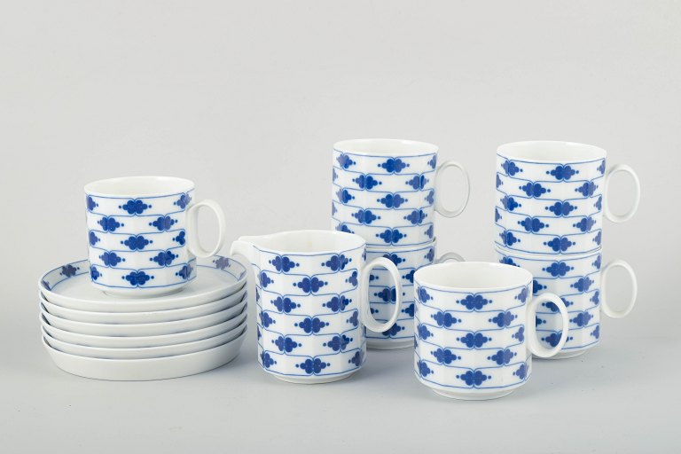 Rosenthal Studio-linie, seks par kaffekopper med underkopper og en flødekande, stel Corinth Blue, design Tapio Wirkkala.