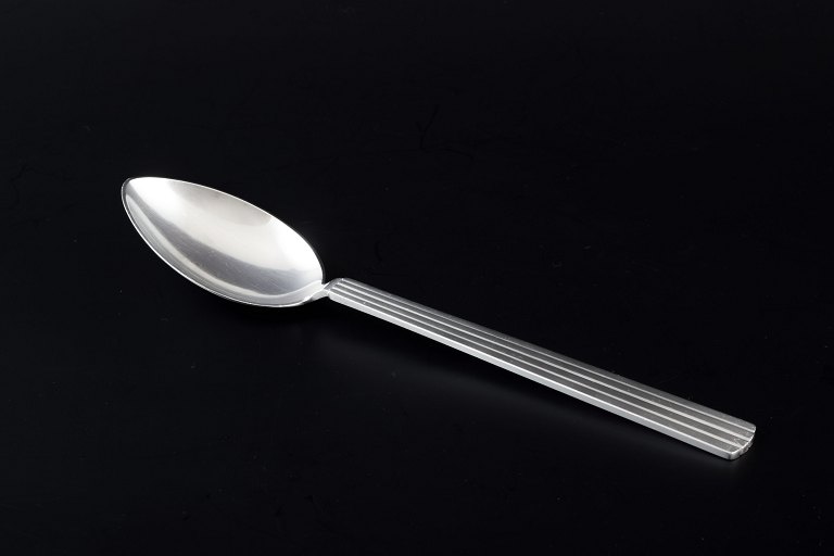 Georg Jensen, BernadotteStor middagsske i sterling sølv