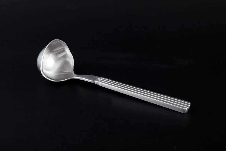 Georg Jensen, BernadotteSterling sølv sauceske