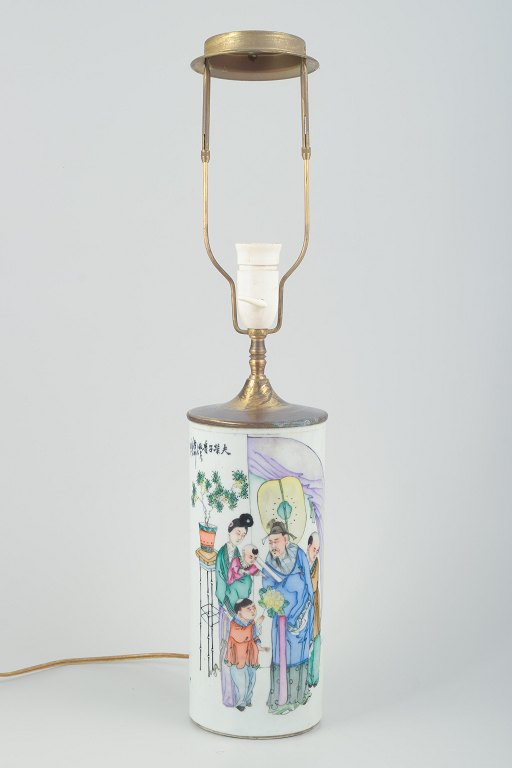 Chinese porcelain table lamp from a cylindrical vase. Late Qing / Republic period (c. 1900–1930).