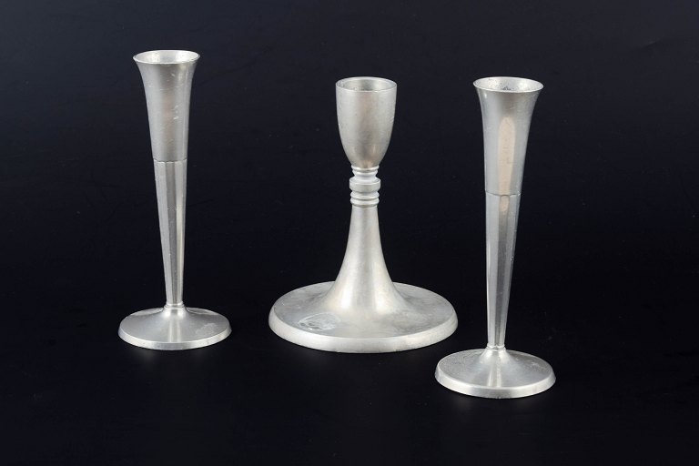 Just Andersen (1884–1943) & Selangor PewterTre lysestager i tin.