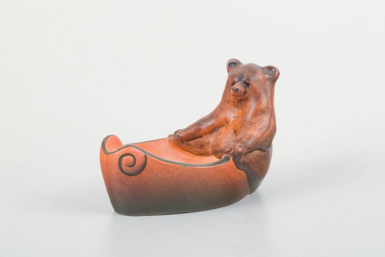 Ipsens Enke, DenmarkBowl with seated bear in boat-shaped form.