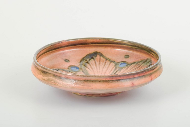 Kähler, DenmarkSmall dish/bowl in pink kohorn glaze.