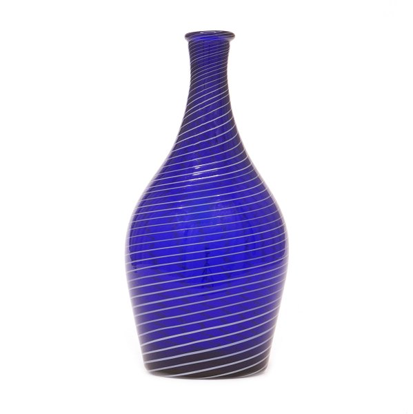 Norwegian cobolt coloured glass carafe with off white twist. Gjøvig Glasværk, Norway, circa 1810-20. H: 24cm