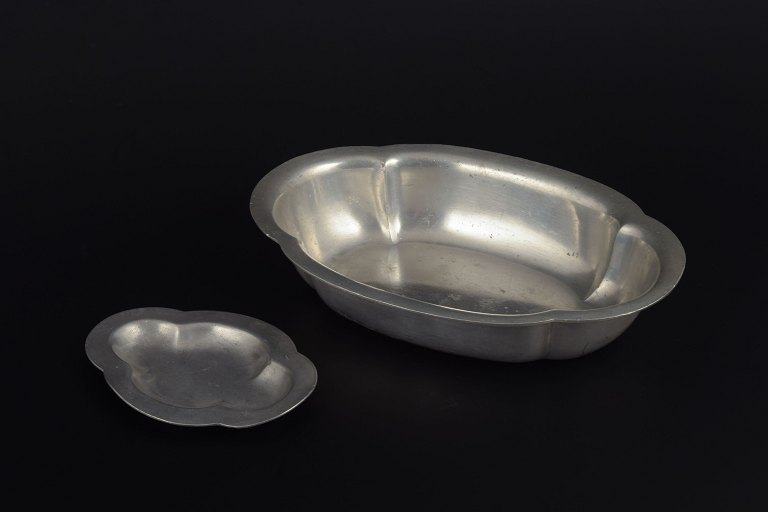 Just AndersenOval og rund skål i tin, begge med blødt buede organiske former, 1930–1940.