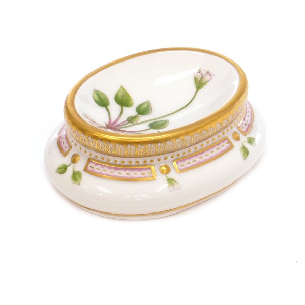 Royal Copenhagen Flora Danica salt dish 3625. "Parnassia Kotzebuei Cham.". Year 1969-73. H: 4,5cm. L: 11cm