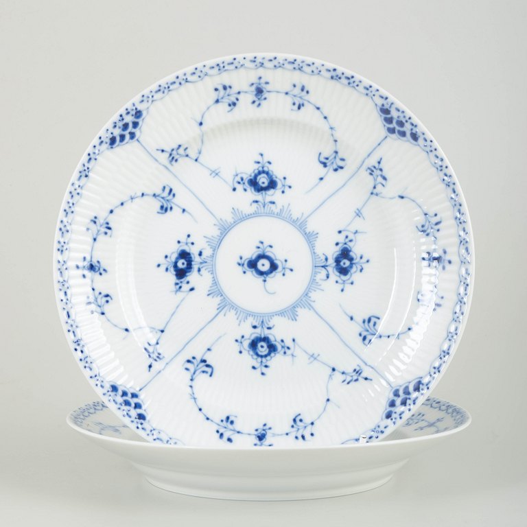 Royal CopenhagenTo frokosttallerkener, model 1/572.