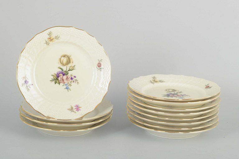 12 Royal Copenhagen Frijsenborg platesModel/decoration: 910/1626