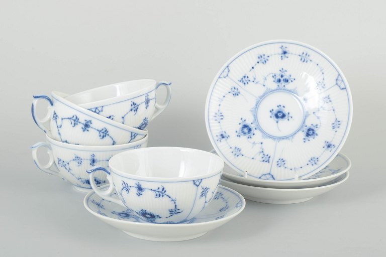Royal CopenhagenMusselmalet Riflet, tekopper med underkopper, sent 1900-tallet.
