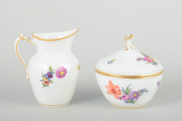 Royal CopenhagenSachsisk Blomst sukkerskål og flødekande, ca. 1900.