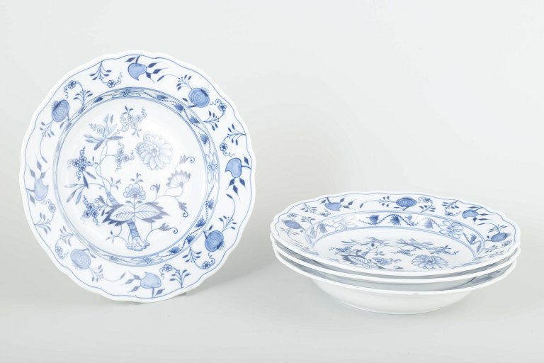 Meissen4 dybe tallerkener, “Løgmønstret”.