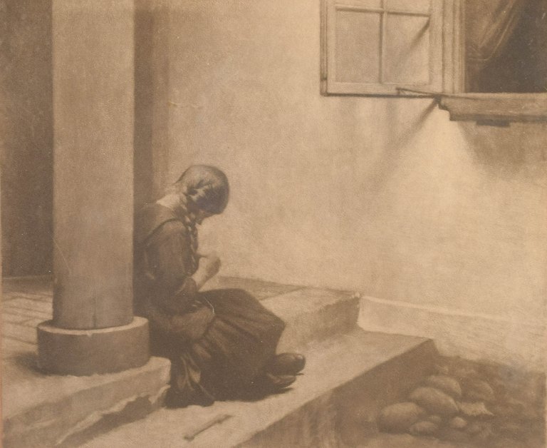 Peter Ilsted (1861–1933)“Pige ved søjle”.Mezzotinte.