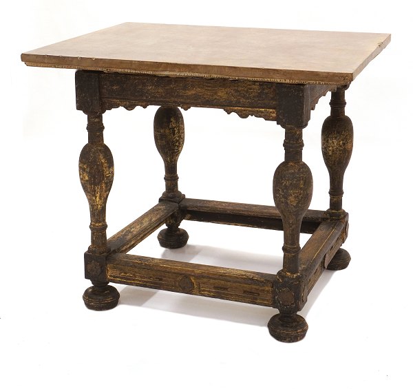 Sort dekoreret barokt bord med grålig stenplade. Danmark ca. år 1750. H: 86cm. Plade: 79x100cm