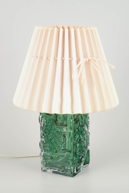 Josef SchottTjekkisk glaskunstner.Bordlampe i formpresset glas, 1970’erne.