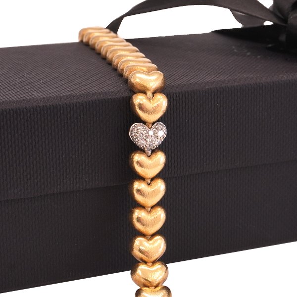 Ole Lynggaard kraftig Heart hjertearmlænke i 14kt guld. Et led prydet med diamanter. Ledstr. 7x8mm. L: 19cm