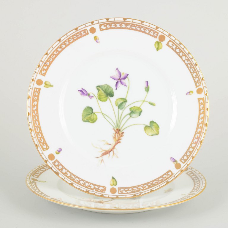 Bing & Grøndahl “Flora Danica” style.2 lunch plates, 1920s.