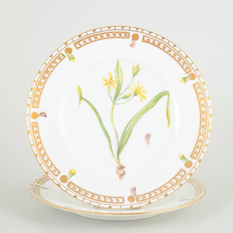Bing & Grøndahl “Flora Danica”2 lunch plates, 1920s.