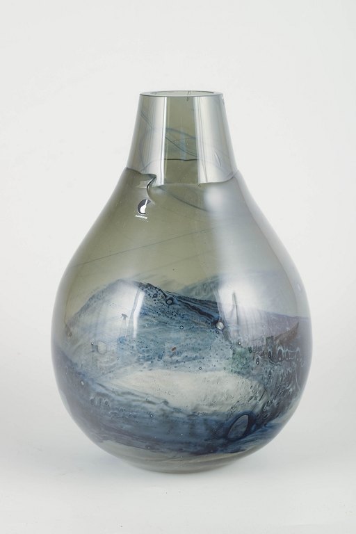 Pukeberg GlasbrukLarge mouth-blown art glass vase, 1970s.