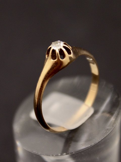 14 karat guld ring med diamant
