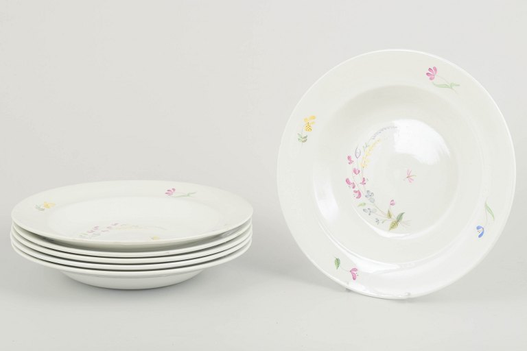 Stig Lindberg for GustavsbergSeks dybe tallerkener, “Haga” serien, midten af 1900-tallet.