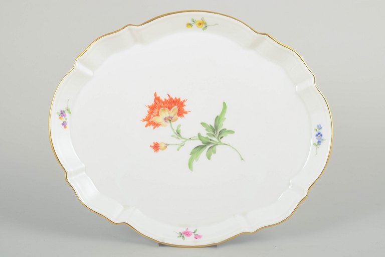 Meissen, TysklandHåndmalet bakke, 20. århundrede.
