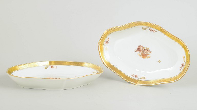 Royal CopenhagenGuldkurv, Par Kagetallerkener, 1970/80’erne.