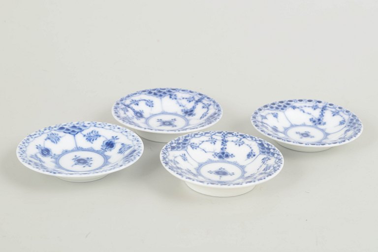 Royal CopenhagenMusselmalet halvblonde kaviarfade, sæt af 4, ca. 1900.