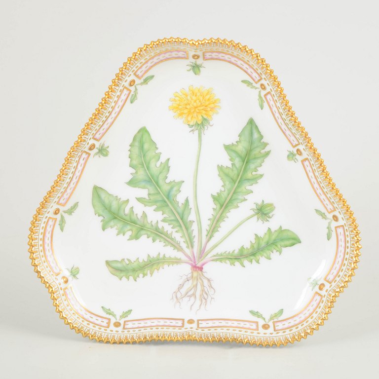 Royal Copenhagen Flora Danica trekantet fad, 1970’erne