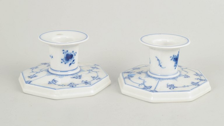 Royal Copenhagen, par lysestager, Musselmalet riflet.