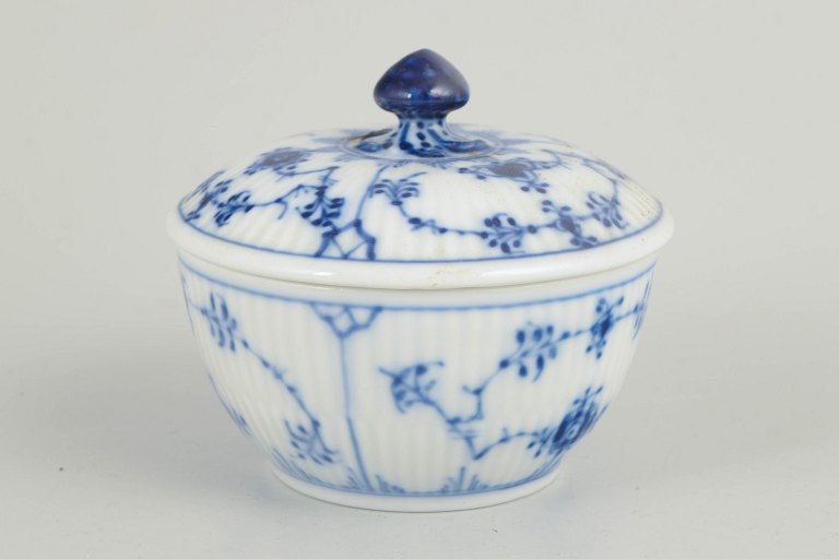 Royal Copenhagen, sukkerskål, Musselmalet riflet.