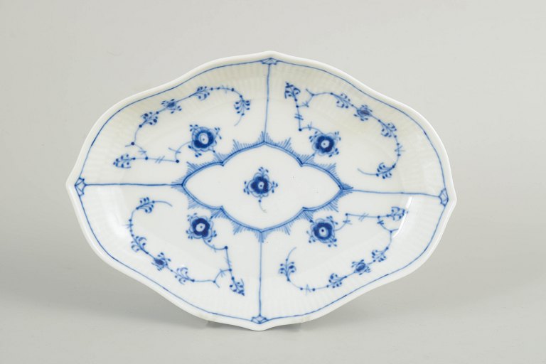 Royal Copenhagen, Musselmalet riflet fad.