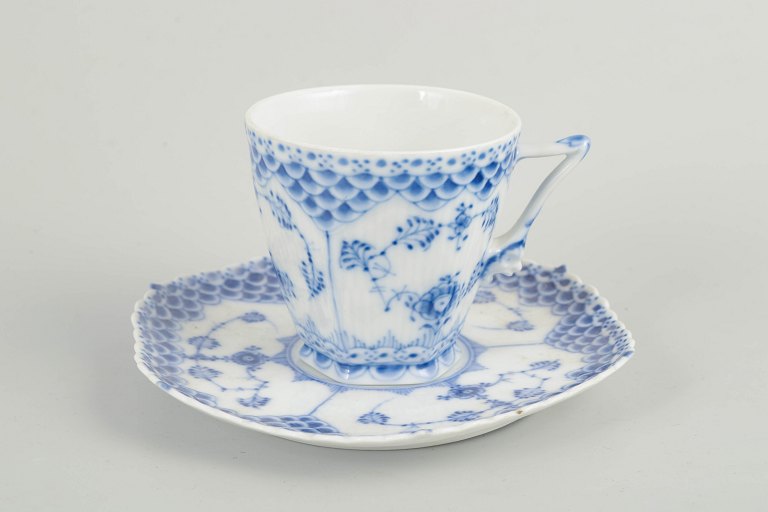 Royal Copenhagen, Musselmalet helblonde kaffekop med underkop.