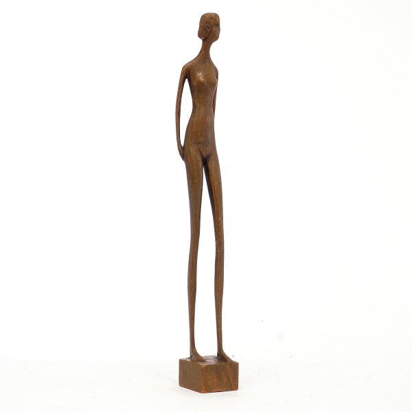 Otto P.-figur. Otto Pedersen, 1905-95, kvindefigur udført i træ. Signeret "Otto P". H: 47cm