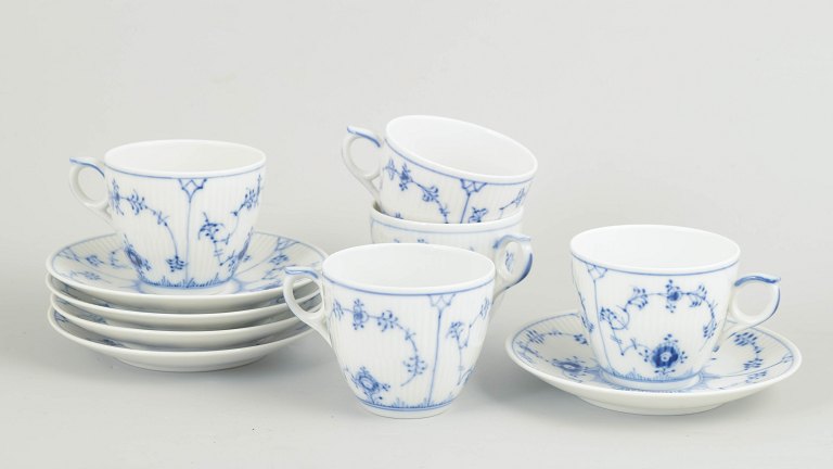 Royal Copenhagen, Musselmalet riflet kaffekopper med underkopper, sæt på 5 par.