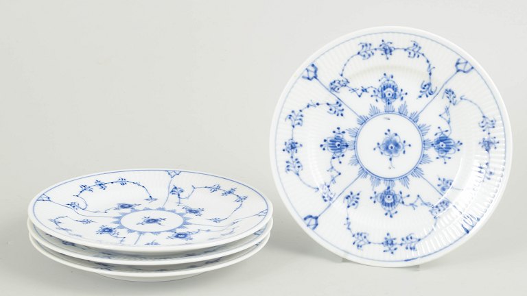 Royal Copenhagen Musselmalet Riflet, sæt af fire kagetallerkener.