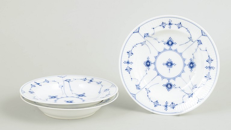 Royal Copenhagen Musselmalet Riflet, sæt af tre pasta tallerkener.