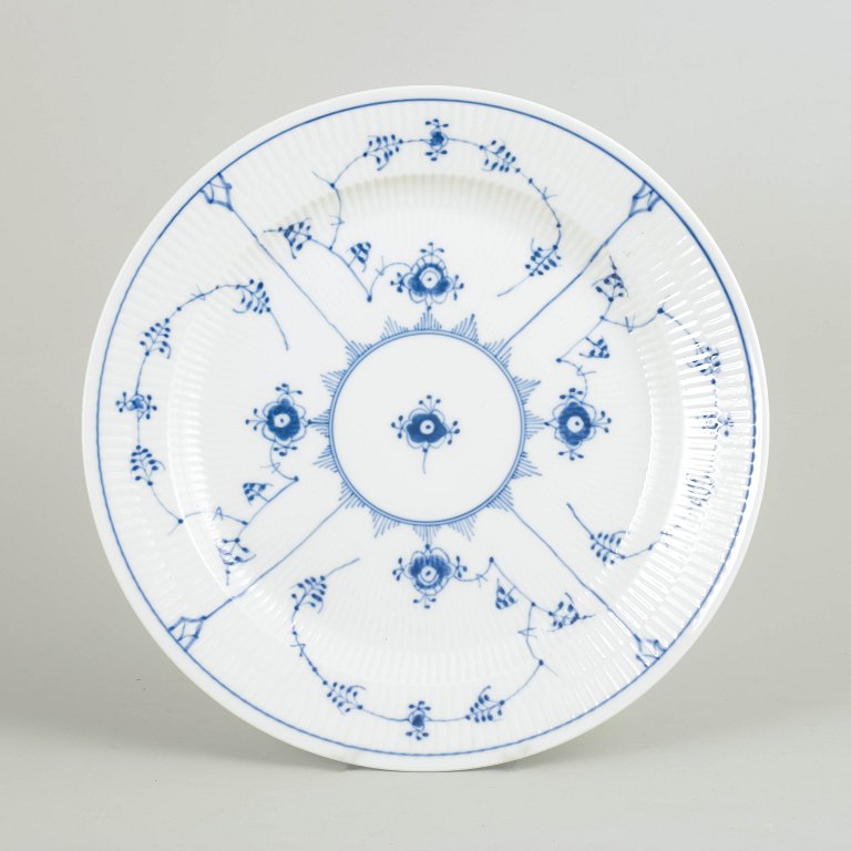 Royal Copenhagen Musselmalet Riflet fad.