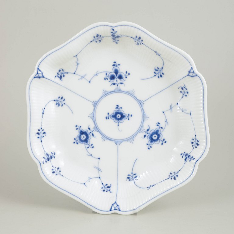 Royal Copenhagen Musselmalet Riflet sjældent fad.