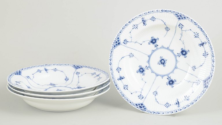 Royal Copenhagen Musselmalet Halvblonde sæt af fire dybe tallerkener.