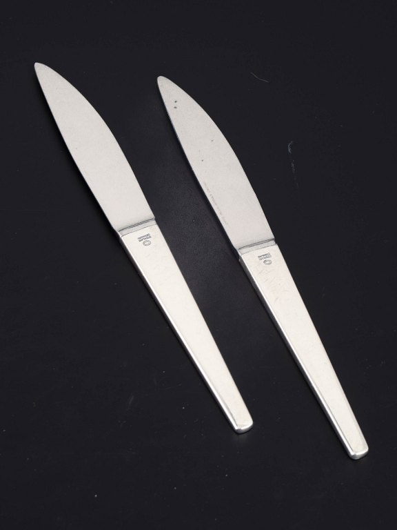 Henning Koppel for Georg Jensen, to frokostknive Caravel.