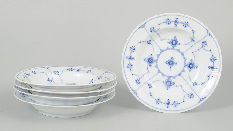 Royal Copenhagen Musselmalet Riflet, sæt af fem dybe tallerkener.