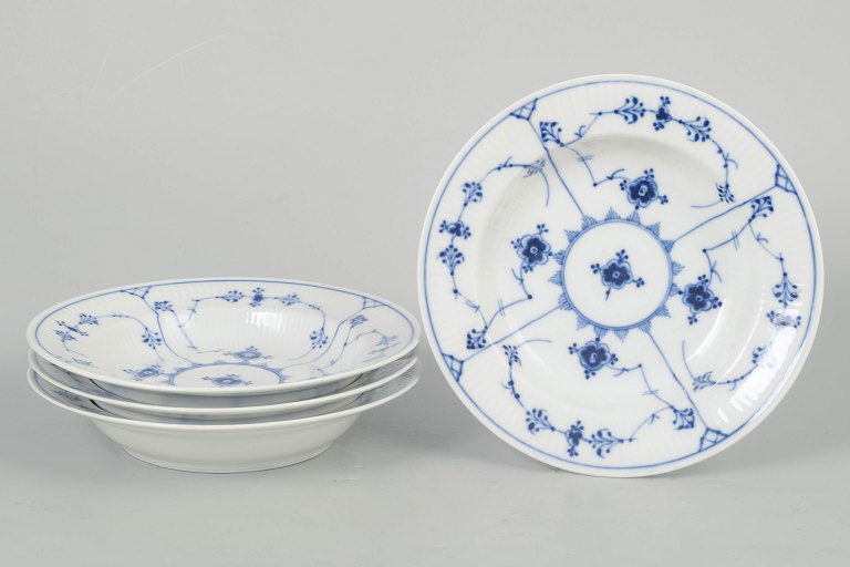 Royal Copenhagen Musselmalet Riflet, sæt af fire dybe tallerkener.