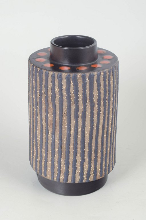 Mari Simmulson for Upsala Ekeby vase model 5060.