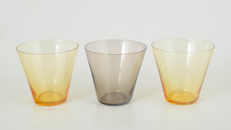 Kaj Franck, “Kimara” model 2744, Nuutajärvi Notsjö, set of three small glasses.