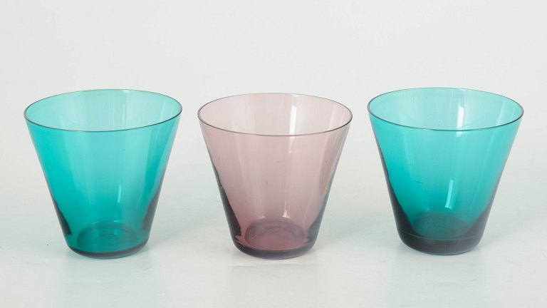 Kaj Franck, “Kimara” model 2744, Nuutajärvi Notsjö, set of three small glasses.