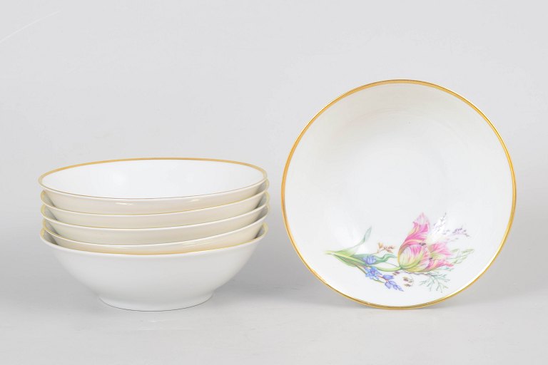 Krautheim, sæt af seks "Primula" porcelænsskåle med blomsterdekoration.