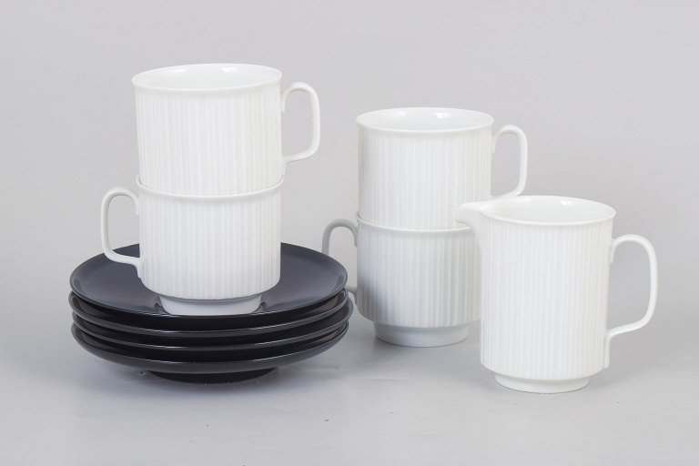 Tapio Wirkkala for Rosenthal Studio-Line, sæt af fire kaffekopper med underkopper og flødekande.
